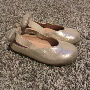 SHEIN Champagne Shimmer Toddler Girls Shoes